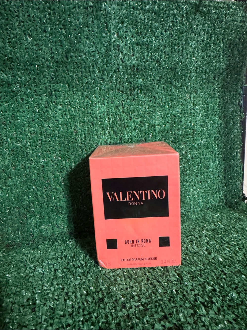 Girl perfume Valentino born in Roma